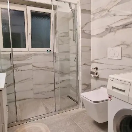 Apartment Lakeview With Self Check-in & Private Parking On Request *